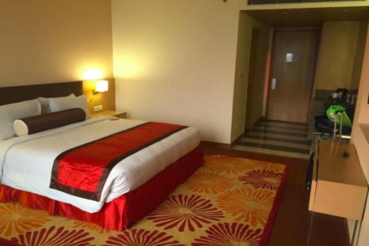 Country Inn & Suites By Radisson, Meerut Dış mekan fotoğraf